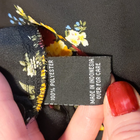 Women's Black/Floral Button Down Top with Cropped Front - Picture 5 of 7